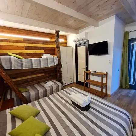 Nocleg ze śniadaniem Portopollo Surfhouse Barrabisa
