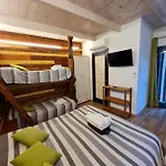 לינה וארוחת בוקר Portopollo Surfhouse Barrabisa
