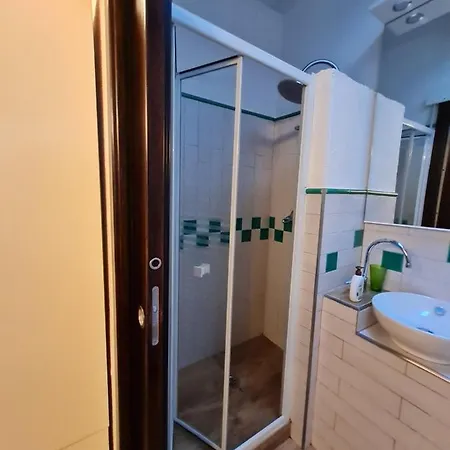 Portopollo Surfhouse Bed & Breakfast