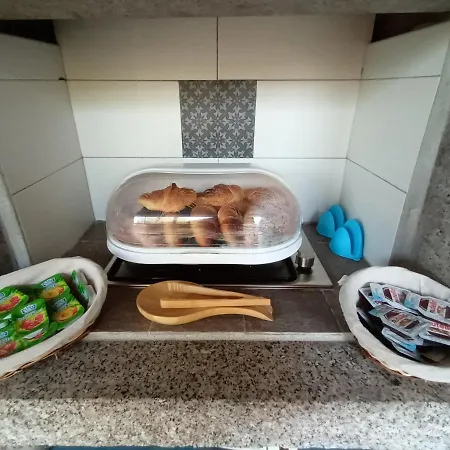 Portopollo Surfhouse Bed & Breakfast