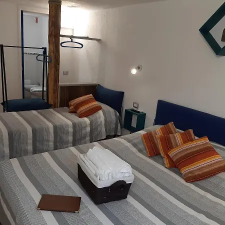 Portopollo Surfhouse Bed and breakfast Barrabisa