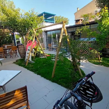 Portopollo Surfhouse Barrabisa