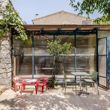 Portopollo Surfhouse Bed and breakfast 3*